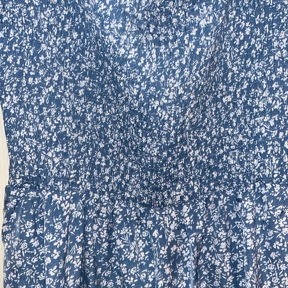 NWOT Puffer sleeve floral dress - Picture 4 of 5